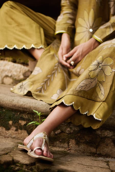 Shop Aamra By Lavanya Brown Cotton, Silk Sequins, Embroidery V-neck Kalamkari Floral Kurta Pant Set Shop_Aamra By Lavanya_Brown Cotton, Silk Sequins, Embroidery V-neck Kalamkari Floral Kurta Pant Set