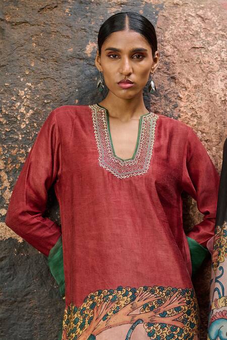 Buy_Aamra By Lavanya_Maroon Cotton, Silk Sequins, Embroidery V-neck Sena Kalamkari Kurta Set _Online_at_Aza_Fashions
