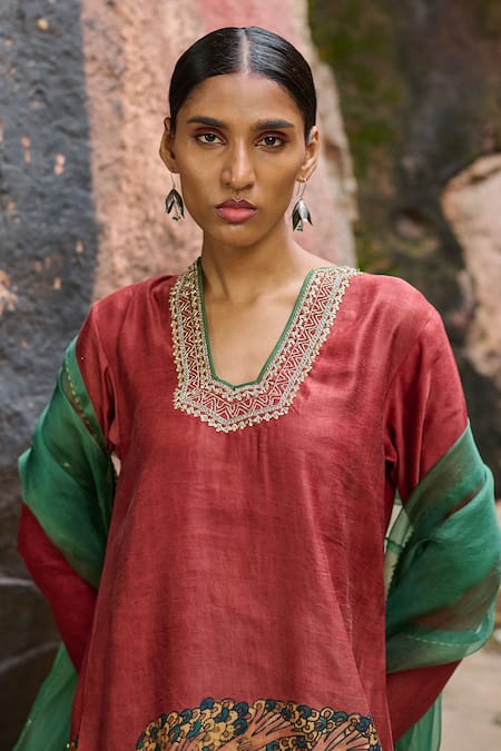 Aamra By Lavanya_Maroon Cotton, Silk Sequins, Embroidery V-neck Sena Kalamkari Kurta Set _at_Aza_Fashions