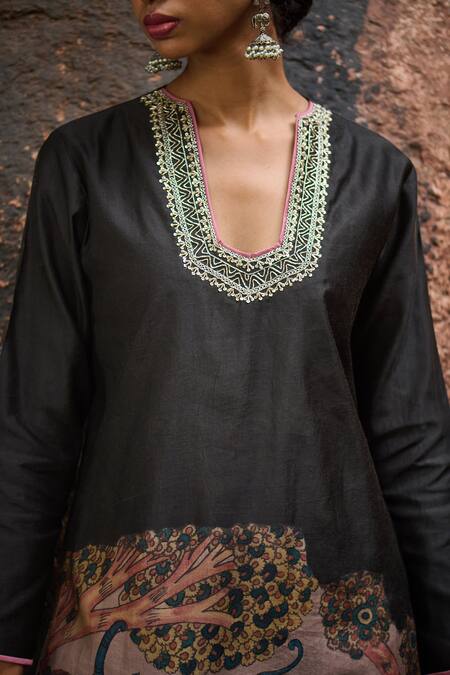 Buy Aamra By Lavanya Black Cotton, Silk, Linen Sequins, Embroidery Noir Sena Kalamkari Kurta Set Buy_Aamra By Lavanya_Black Cotton, Silk, Linen Sequins, Embroidery Noir Sena Kalamkari Kurta Set