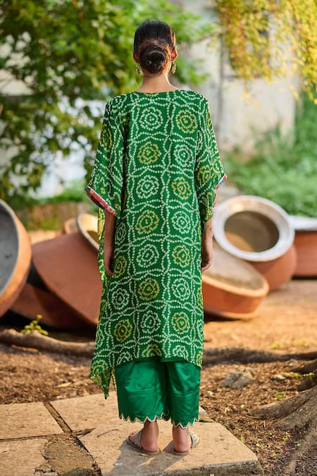 Shop Aamra By Lavanya Green Georgette Embroidery, Sequins V-neck Bandhani Print Kaftan With Pant at Aza Fashions Shop_Aamra By Lavanya_Green Georgette Embroidery, Sequins V-neck Bandhani Print Kaftan With Pant_at_Aza_Fashions