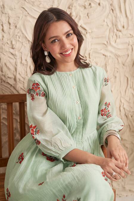 Samatvam By Anjali Bhaskar_Green Chanderi Embroidery, Tassels Round Adhira Floral Pleated Kurta And Pant Set _Online_at_Aza_Fashions