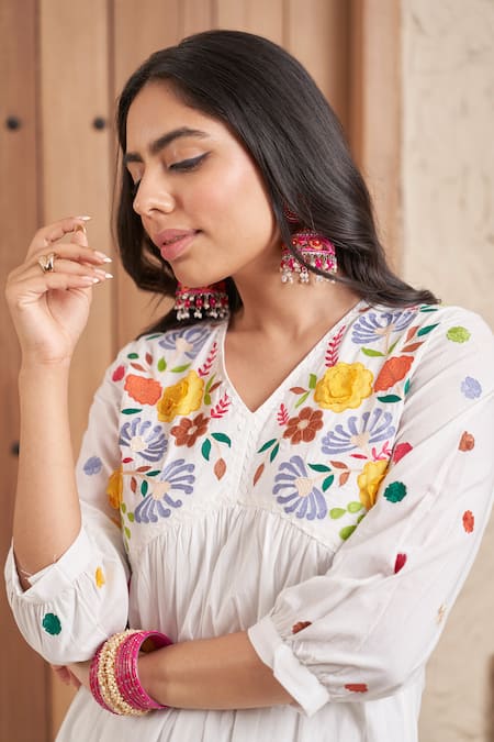 Samatvam By Anjali Bhaskar_Ivory Cotton, Muslin Tassels, Adila Floral Embroidered Yoke Kurta And Pant Set _Online_at_Aza_Fashions