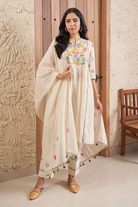 Samatvam by Anjali Bhaskar Bella Floral Applique Embroidered Kurta & Pant Set 