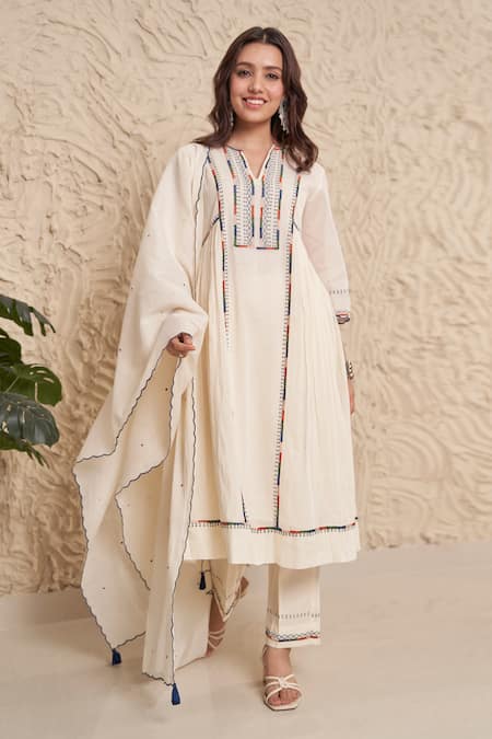 Samatvam by Anjali Bhaskar Idhi Thread Embroidered Gathered Kurta & Pant Set 