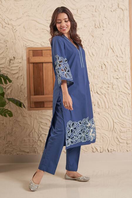 Buy_Samatvam By Anjali Bhaskar_Blue Cotton Embroidery, Cut Work V-neck Ira Floral Kurta With Pant _Online_at_Aza_Fashions