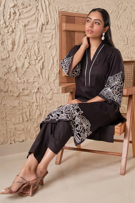 Samatvam By Anjali Bhaskar Black Cotton Embroidery, Cut Work V-neck Ira Floral Straight Kurta With Pant at Aza Fashions Samatvam By Anjali Bhaskar_Black Cotton Embroidery, Cut Work V-neck Ira Floral Straight Kurta With Pant _at_Aza_Fashions