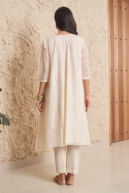Samatvam By Anjali Bhaskar Ishani Floral Embroidered Asymmetric Kurta With Pant 