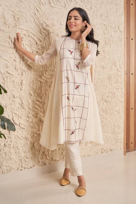Samatvam By Anjali Bhaskar Ivory Chanderi Embroidery Round Neck Ishani Floral Asymmetric Kurta With Pant Online at Aza Fashions Samatvam By Anjali Bhaskar_Ivory Chanderi Embroidery Round Neck Ishani Floral Asymmetric Kurta With Pant _Online_at_Aza_Fashions