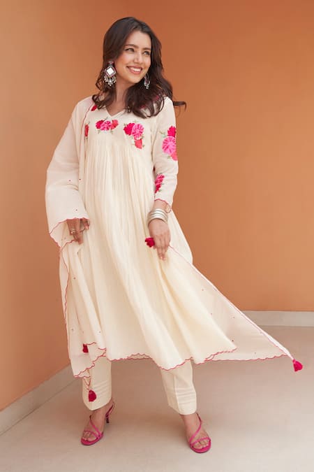 Samatvam by Anjali Bhaskar Laila Floral Embroidered Gathered Kurta & Pant Set 