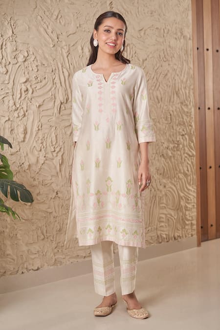 Buy_Samatvam By Anjali Bhaskar_Ivory Chanderi Tassels, Embroidery Split Mala Thread Straight Kurta And Pant Set _Online_at_Aza_Fashions