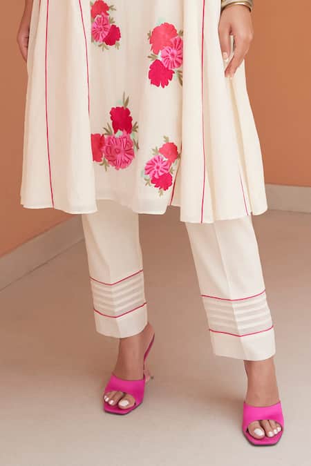 Buy_Samatvam By Anjali Bhaskar_Ivory Cotton Embroidery, Tassels Round Niyati A-line Kurta And Pleated Pant Set 