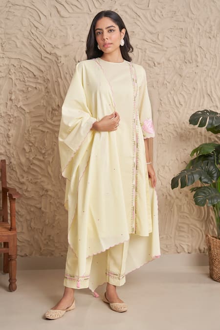 Samatvam by Anjali Bhaskar Yellow Embroidery Floral Round Rana Straight Kurta And Pant Set 