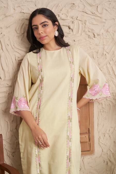 Samatvam By Anjali Bhaskar_Yellow Cotton Embroidery, Lace Round Neck Rana Floral Straight Kurta And Pant Set _at_Aza_Fashions