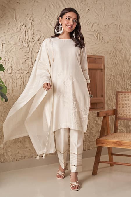 Samatvam by Anjali Bhaskar Sahar Thread Embroidered Straight Kurta & Pant Set 