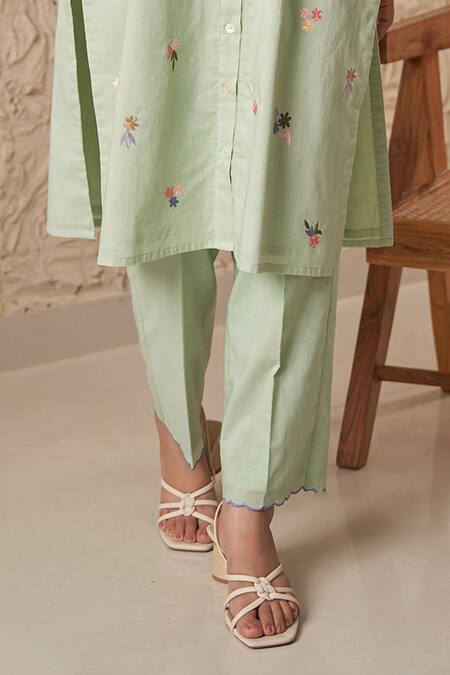 Samatvam By Anjali Bhaskar_Green Cotton Embroidery Round Neck Zoya Floral Button Down Kurta And Pant Set _Online_at_Aza_Fashions