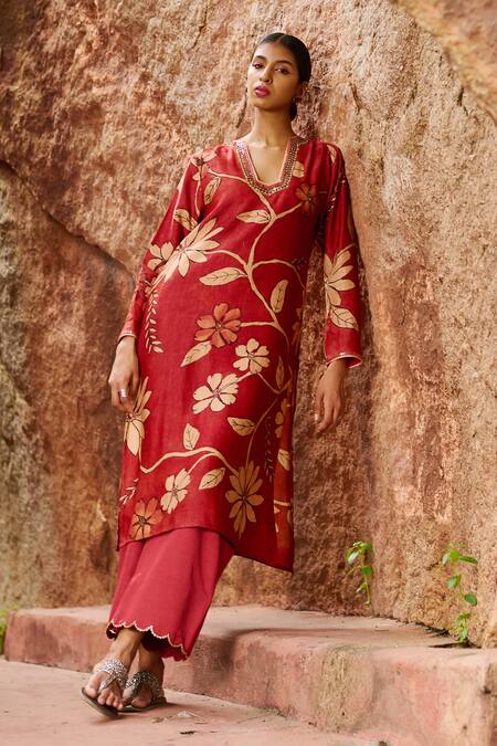 Aamra By Lavanya_Maroon Cotton, Silk, Linen Embroidery, Sequins Floral Kalamkari Kurta Pant Set_Online_at_Aza_Fashions