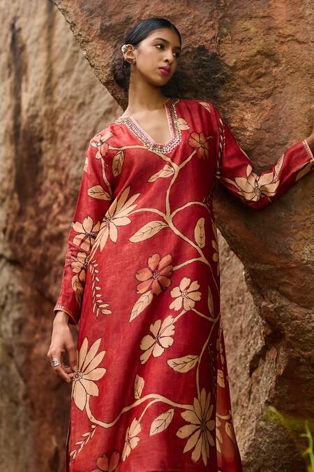 Shop_Aamra By Lavanya_Maroon Cotton, Silk, Linen Embroidery, Sequins Floral Kalamkari Kurta Pant Set_Online_at_Aza_Fashions