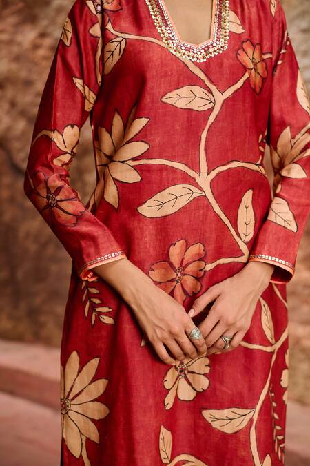 Buy_Aamra By Lavanya_Maroon Cotton, Silk, Linen Embroidery, Sequins Floral Kalamkari Kurta Pant Set
