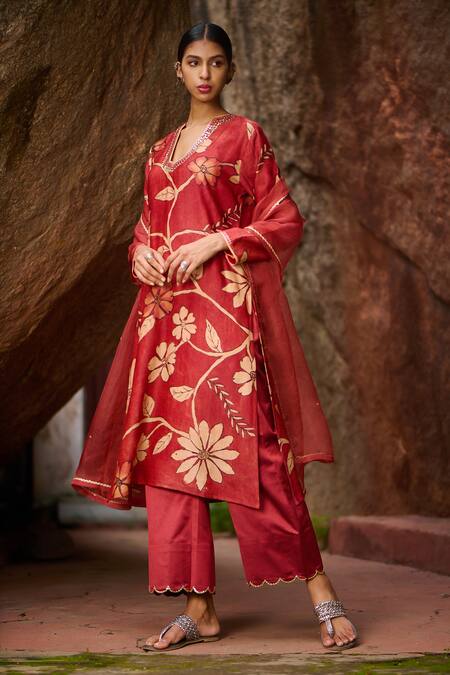 Shop_Aamra By Lavanya_Maroon Cotton, Silk, Linen Embroidery, Sequins Floral Kalamkari Kurta Pant Set