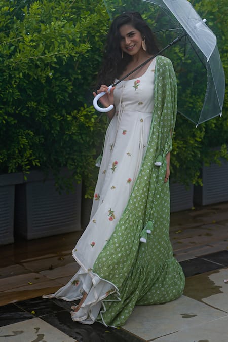 Shop_Aaryaa By Kashveen Kohli_White Mul Thread And Sequin Scoop Neck Floral Embroidered Anarkali _Online_at_Aza_Fashions