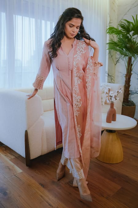 Shop_Aaryaa By Kashveen Kohli_Pink Chanderi Silk, Organza Pearls, Embroidery Mandarin Kurta Set With Dupatta _Online_at_Aza_Fashions