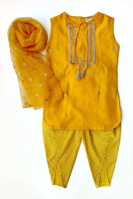 Taramira Bullian Bloom Motif Woven Kurta Dhoti Pant Set 