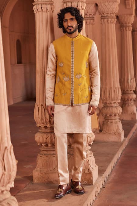 Contrast By Parth Yellow Textured Silk Embellished Floral Applique Bundi And Kurta Set 