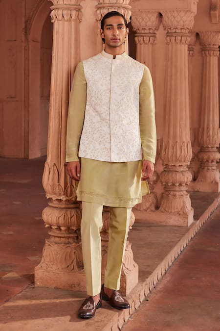 Contrast By Parth Bead Embellished Bundi & Kurta Set 