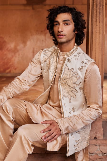 Contrast By Parth_Ivory Linen, Silk Zari, Embroidery Floral Applique Bundi And Kurta Set _Online_at_Aza_Fashions