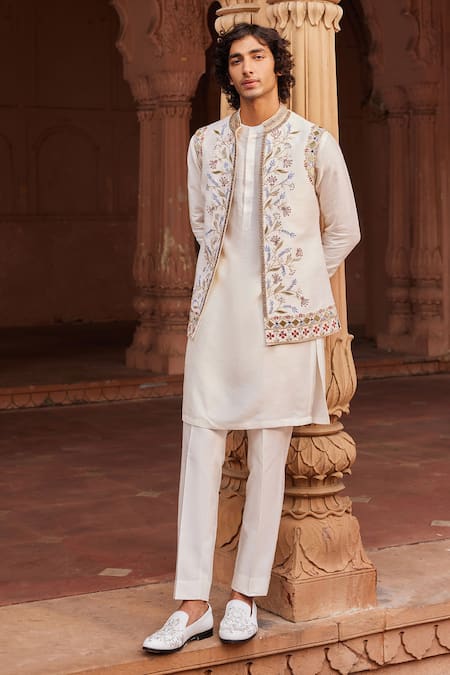 Contrast By Parth Amreen Zardozi Embellished Bundi & Kurta Set 