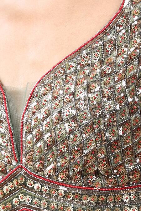 Chaashni By Maansi And Ketan_Green Organza Pearls, Sequins Plunge Neck Embroidered Hem Saree With Blouse _at_Aza_Fashions