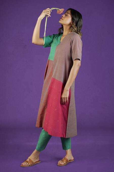 Buy_Mantra_Multi Color Handloom Cotton V-neck Medley Checkered Pattern Kurta _Online_at_Aza_Fashions
