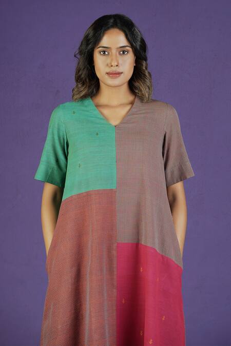 Shop_Mantra_Multi Color Handloom Cotton V-neck Medley Checkered Pattern Kurta _Online_at_Aza_Fashions