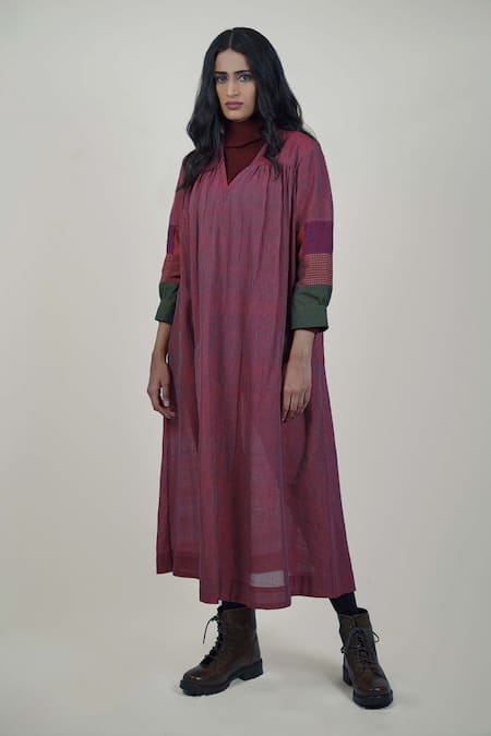 MANTRA Purple Handloom Cotton Mangalgiri Striped V Neck Fabric Tile Sleeves Midi Dress 