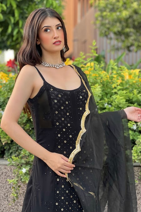 Shop LABEL AISHWARYRIKA Black Georgette Lace, Embroidery Scoop Neck Chikankari Kurta Set Online at Aza Fashions Shop_LABEL AISHWARYRIKA_Black Georgette Lace, Embroidery Scoop Neck Chikankari Kurta Set _Online_at_Aza_Fashions
