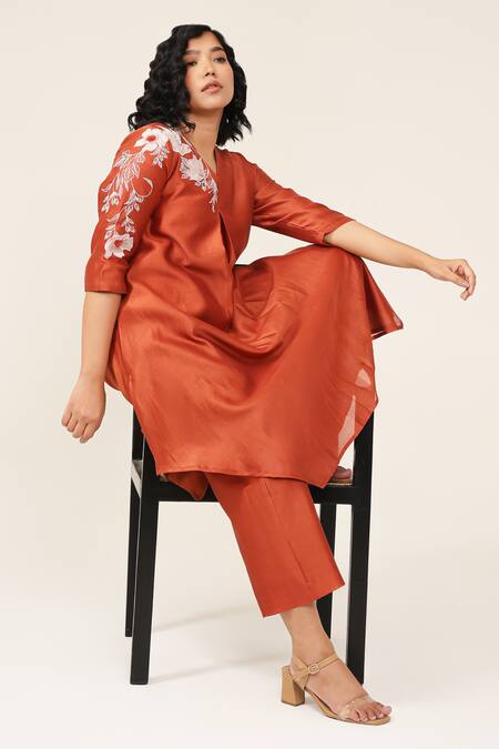 Origani Orange Chanderi Silk, Cotton Bloom Garden Applique Asymmetric Kurta With Pant at Aza Fashions Origani_Orange Chanderi Silk, Cotton Bloom Garden Applique Asymmetric Kurta With Pant _at_Aza_Fashions
