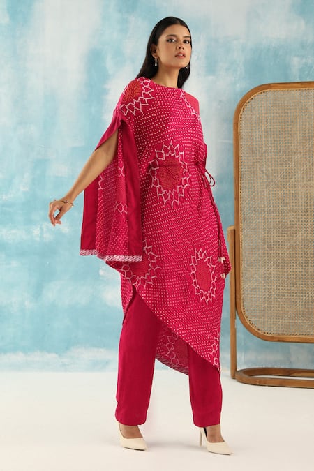 Twenty Nine Pink Silk Embroidery Boat Neck Bandhani Woven Kaftan Dress With Belt at Aza Fashions Twenty Nine_Pink Silk Embroidery Boat Neck Bandhani Woven Kaftan Dress With Belt _at_Aza_Fashions