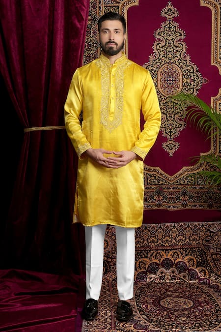 Sven suits Paisley Thread Embroidered Kurta Set 