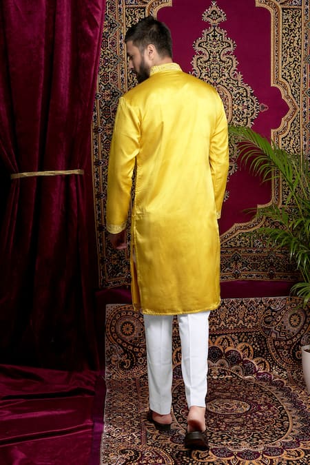 Sven Suits Paisley Thread Embroidered Kurta Set 