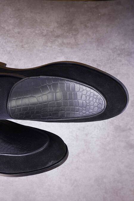 Buy_Lovey_Black Harley Crocodile Skin Textured Shoes _Online_at_Aza_Fashions