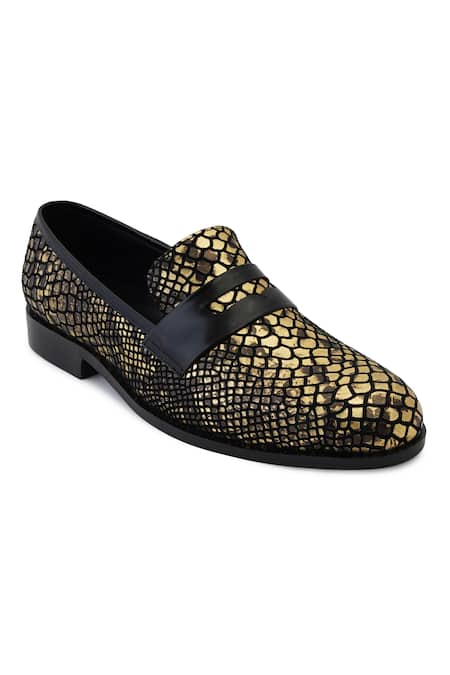 Lovey_Gold Croc Skin Design Slip-on Shoes _Online_at_Aza_Fashions