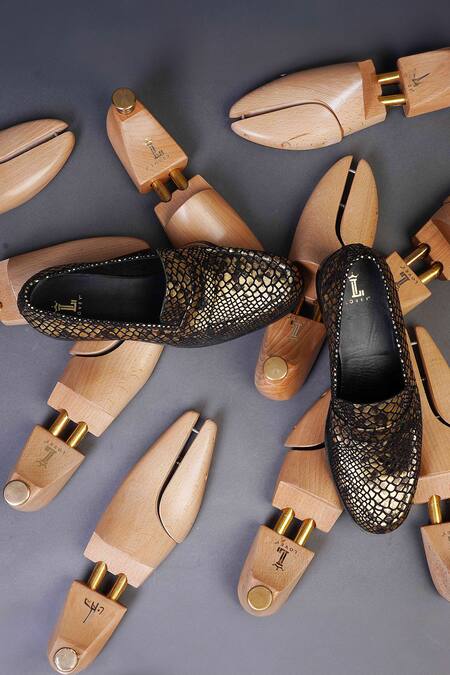 Lovey_Gold Oscar Croc Skin Design Shoes _Online_at_Aza_Fashions