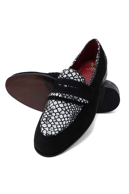 Lovey_Black Justin Textured Shoes _Online_at_Aza_Fashions
