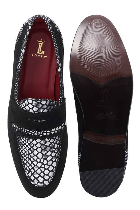 Lovey_Black Justin Textured Shoes _at_Aza_Fashions