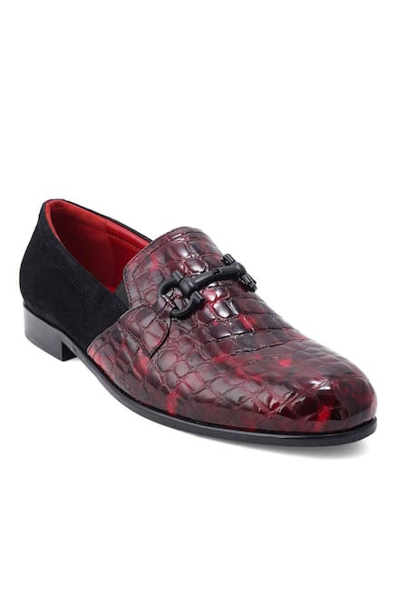 Lovey_Maroon Jimmy Textured Pattern Shoes _Online_at_Aza_Fashions