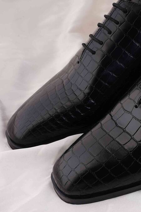 Shop_Lovey_Black Franco Textured Pattern Shoes 
