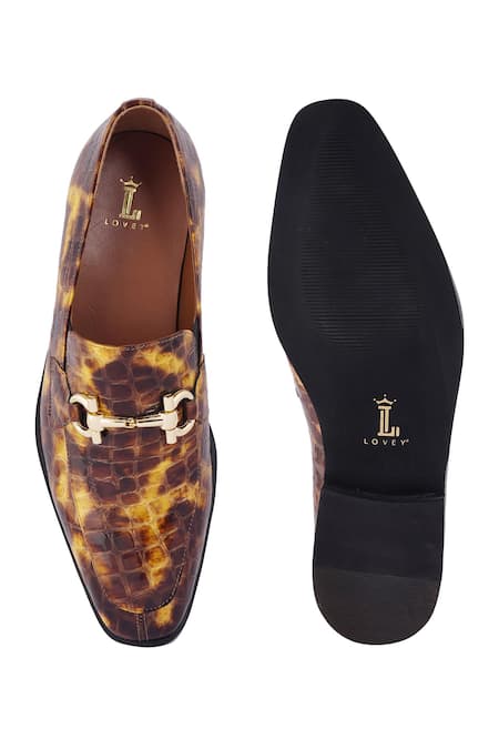 Buy_Lovey_Brown Nathan Textured Pattern Slip On Shoes 