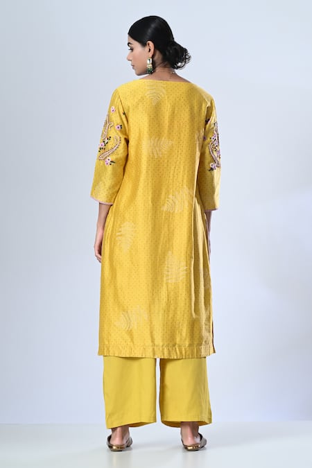 5cross Ajit Kumar Ditsy Floral Embroidered Kurta Pant Set 