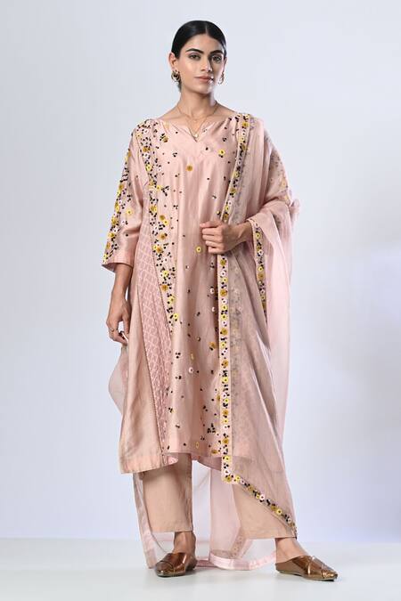 5cross Ajit Kumar Chanderi Floral Embroidered Kurta Pant Set 